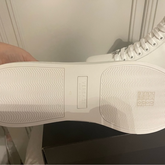 Brand new in box Versace high tops size 43 - Picture 4 of 4